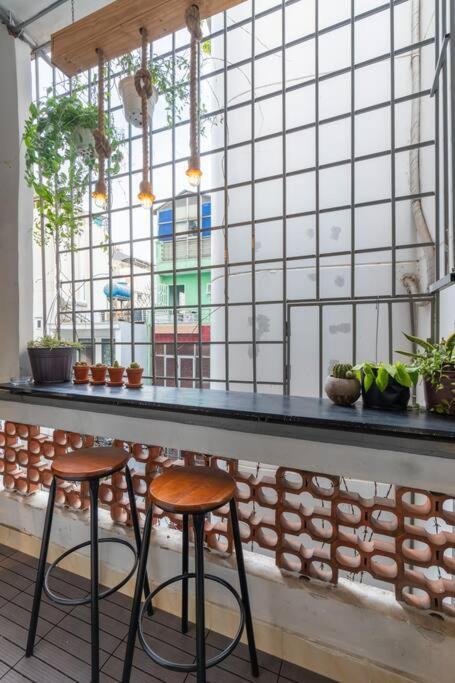 Căn hộ 2 Bedroom Industrial In Central Saigon *