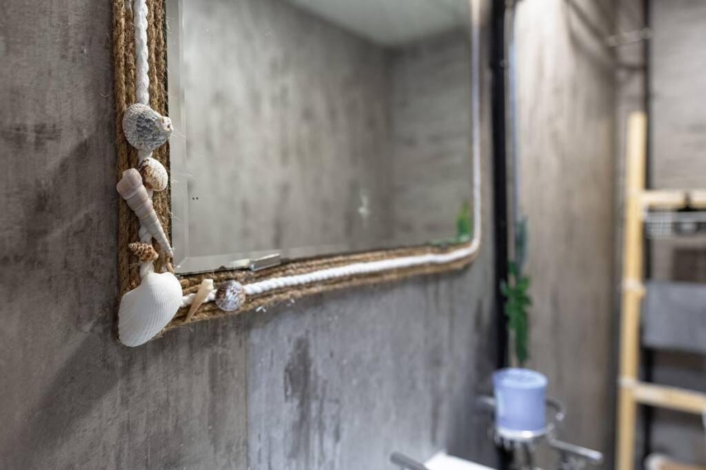 Căn hộ 2 Bedroom Industrial In Central Saigon