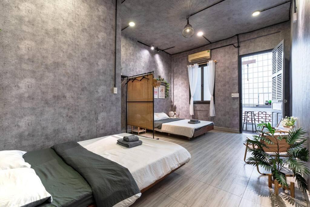 2 Bedroom Industrial In Central Saigon Căn hộ *