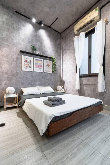 2 Bedroom Industrial In Central Saigon Căn hộ