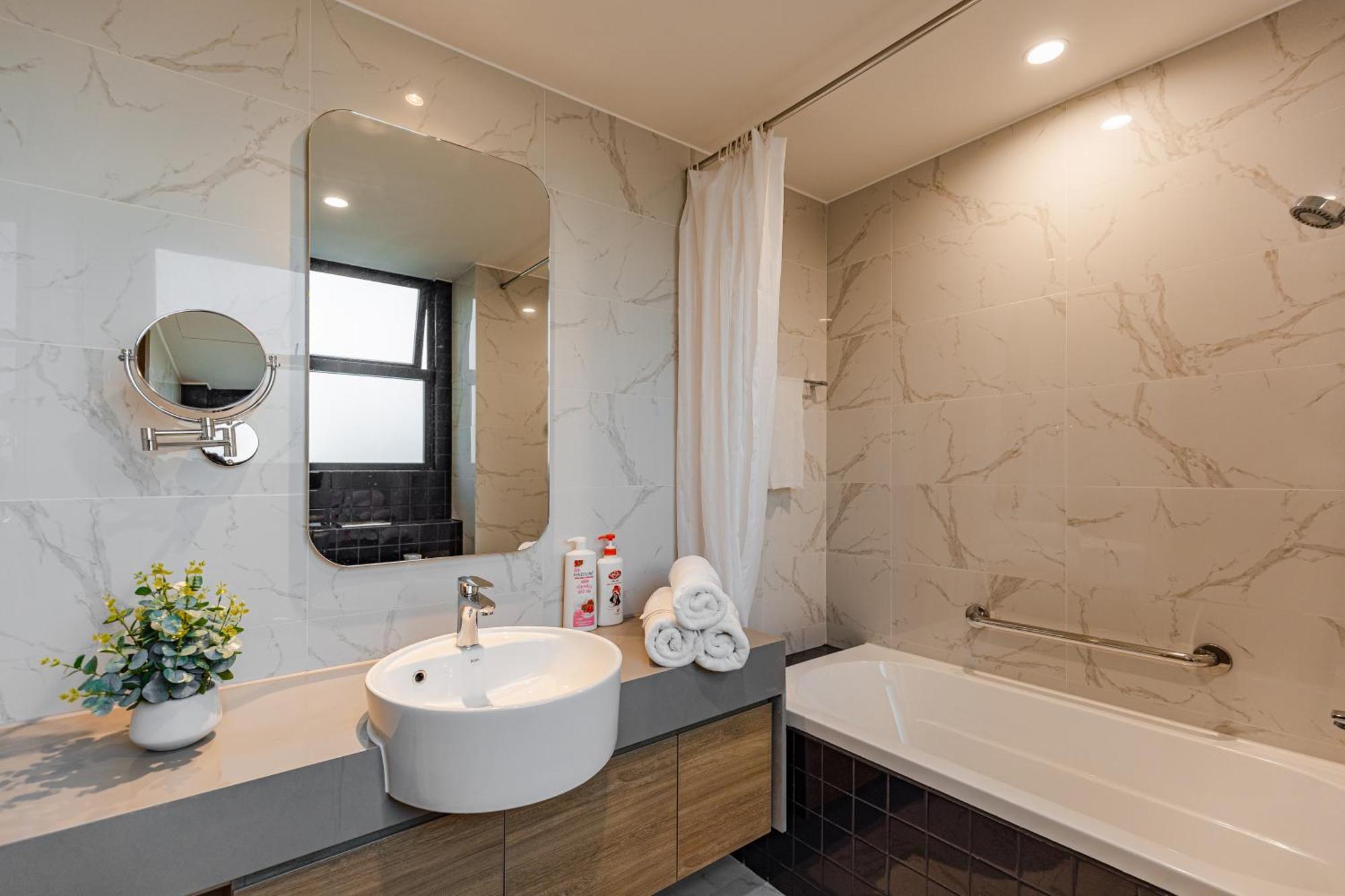 Apartment Luxury 2 Or 3br In Dist 1 N Pool, Gym, Airport Pickup Ho Chi Minh City
