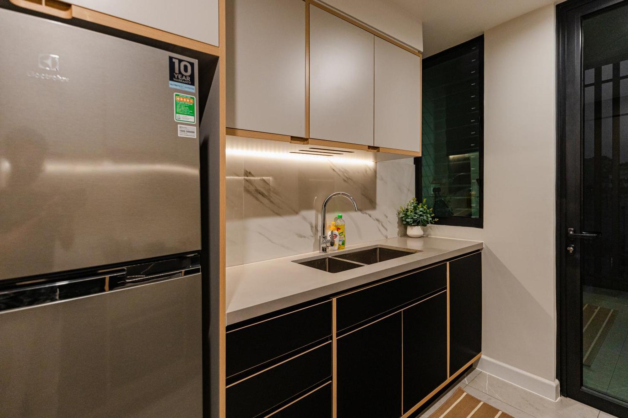 Apartment Luxury 2 Or 3br In Dist 1 N Pool, Gym, Airport Pickup