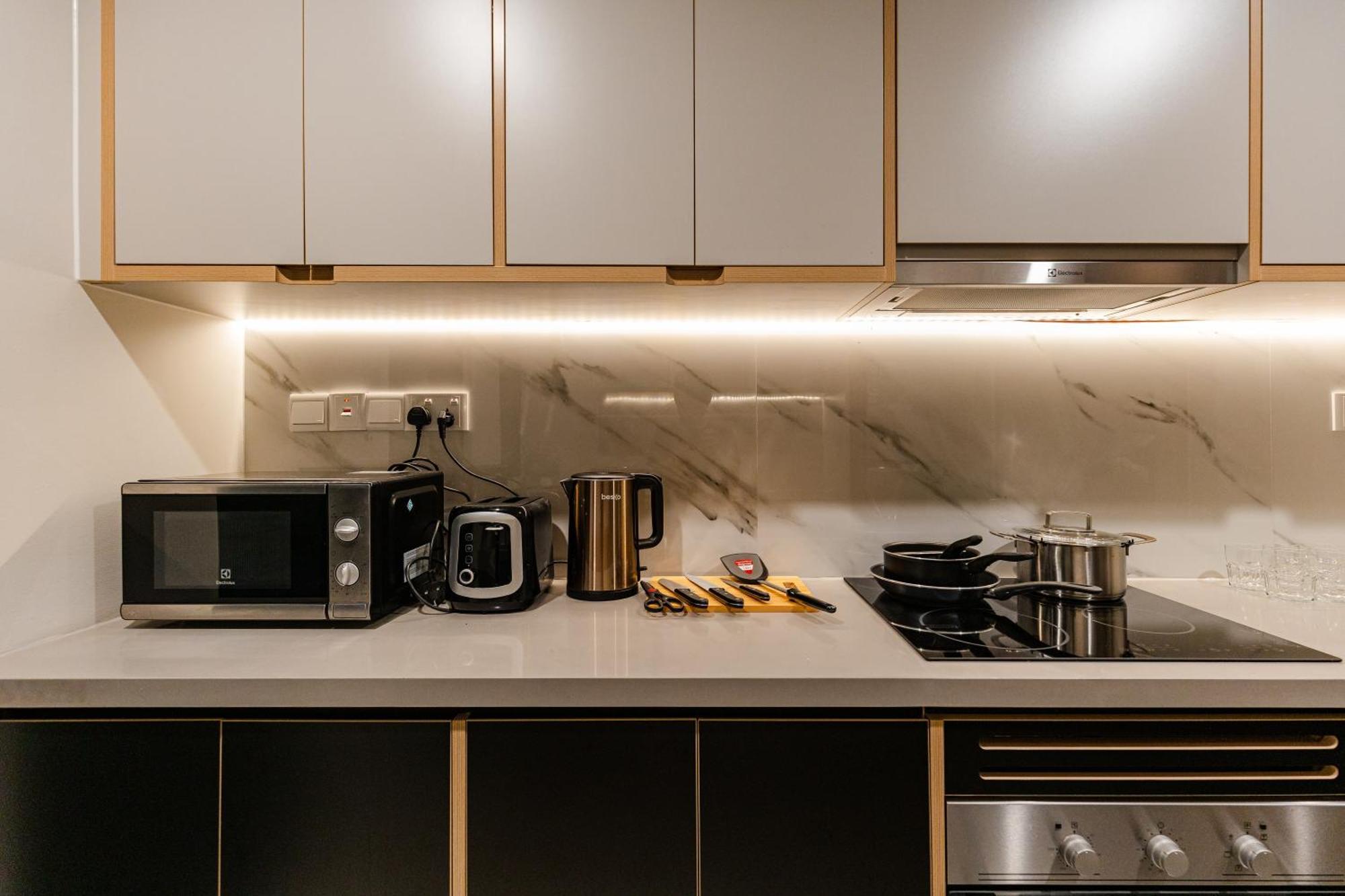 Luxury 2 Or 3br In Dist 1 N Pool, Gym, Airport Pickup *