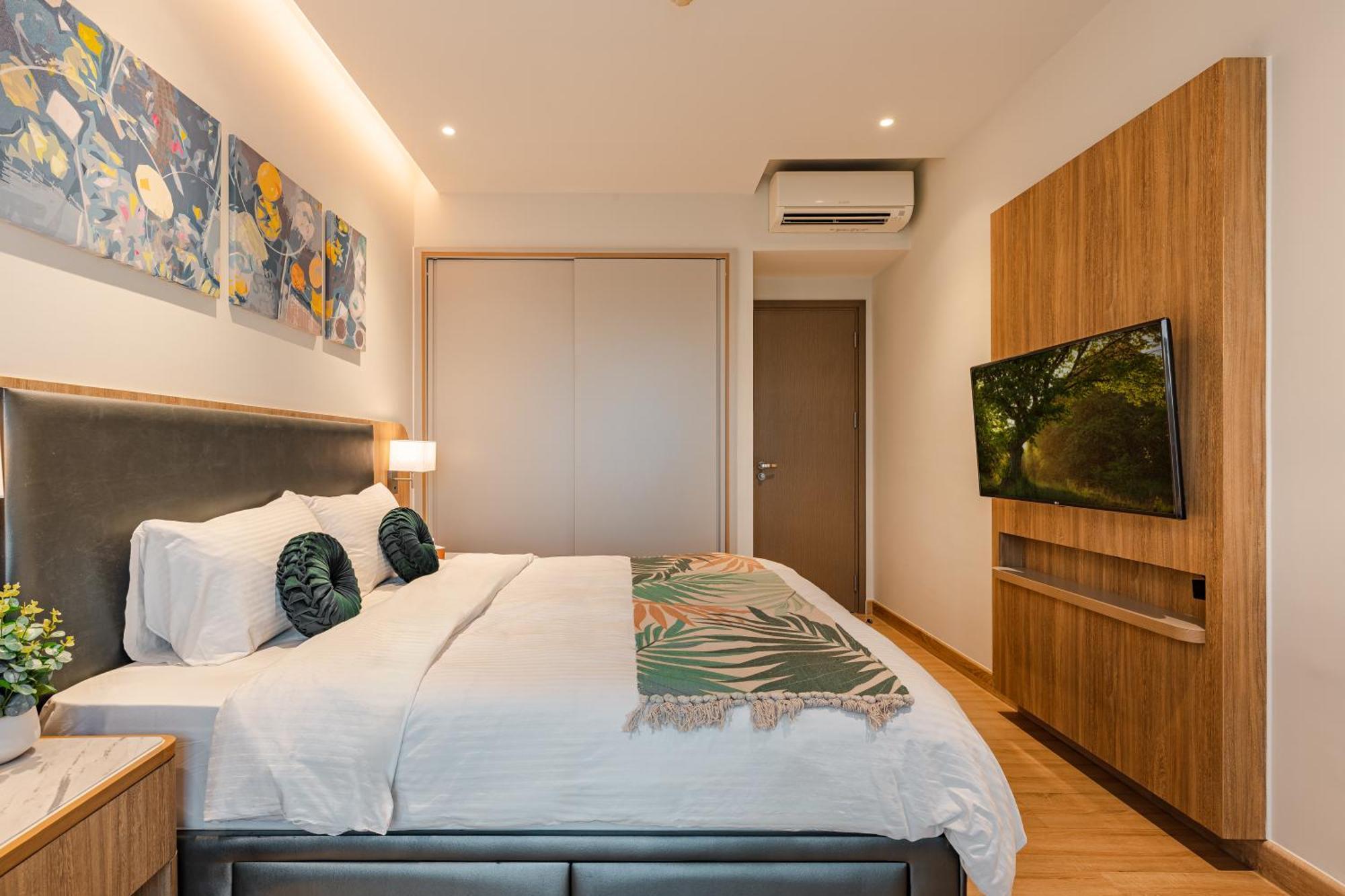 Luxury 2 Or 3br In Dist 1 N Pool, Gym, Airport Pickup Ho Chi Minh City