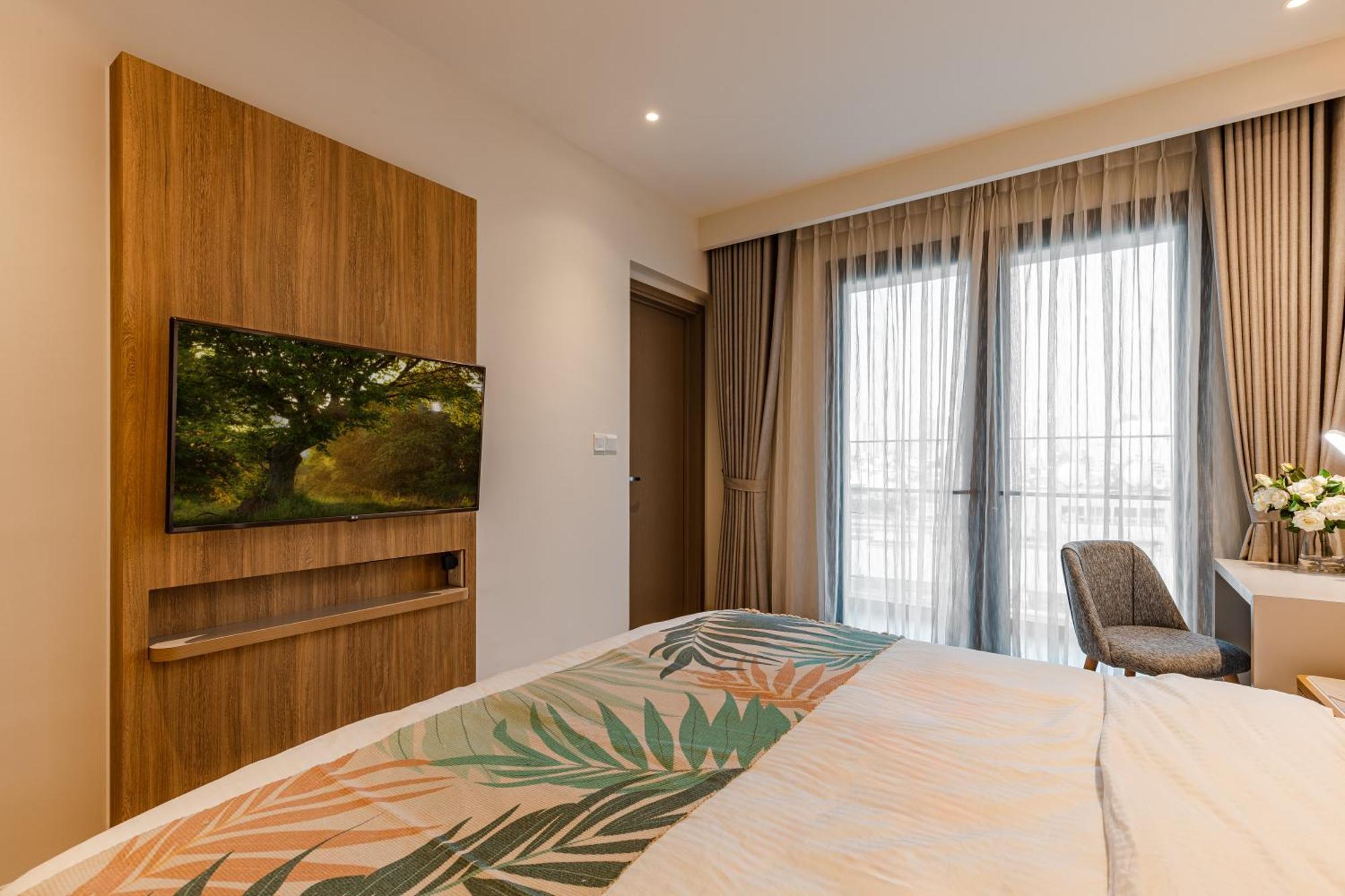 Apartment Luxury 2 Or 3br In Dist 1 N Pool, Gym, Airport Pickup