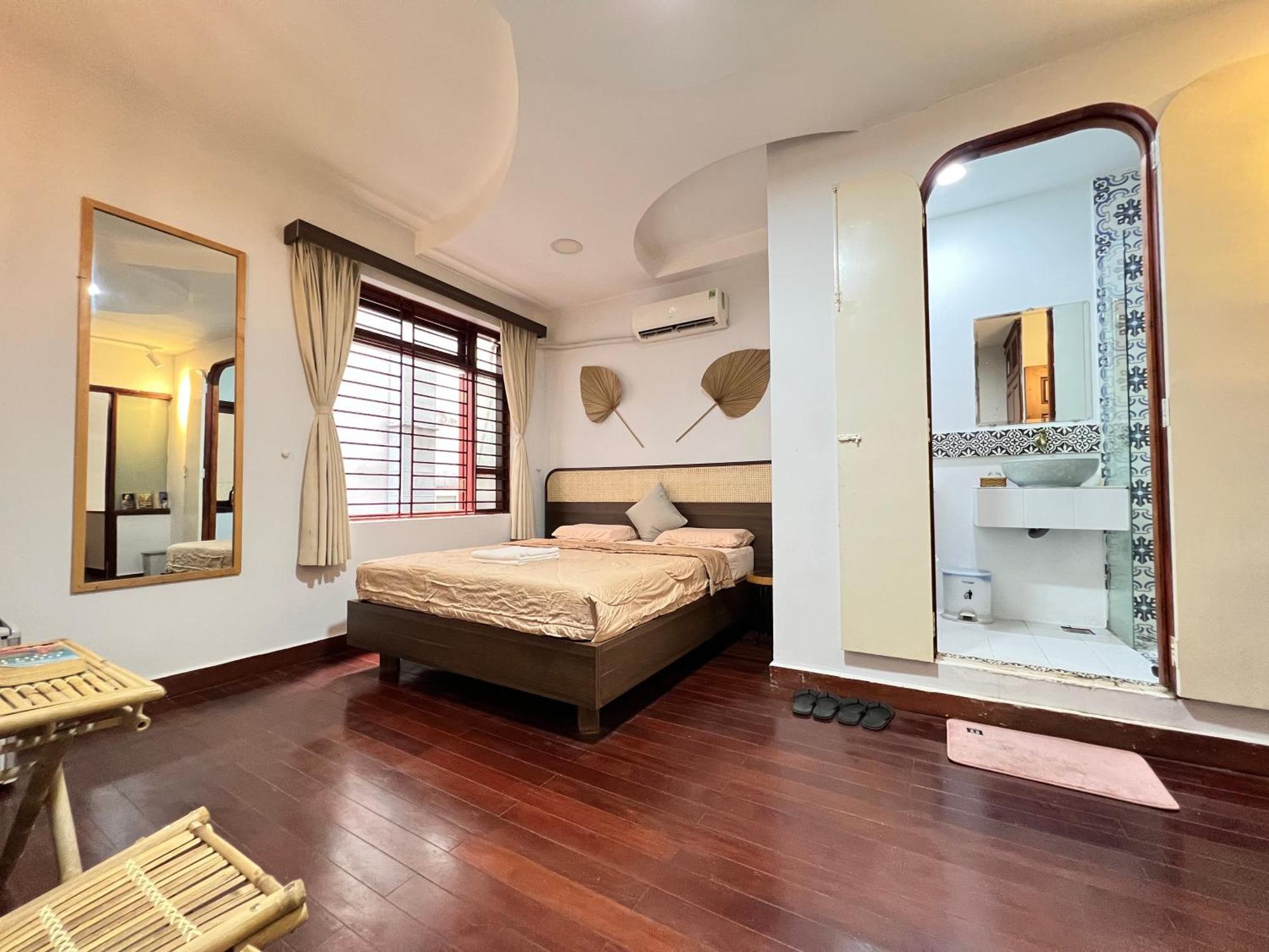 Co Saigon Homestay *