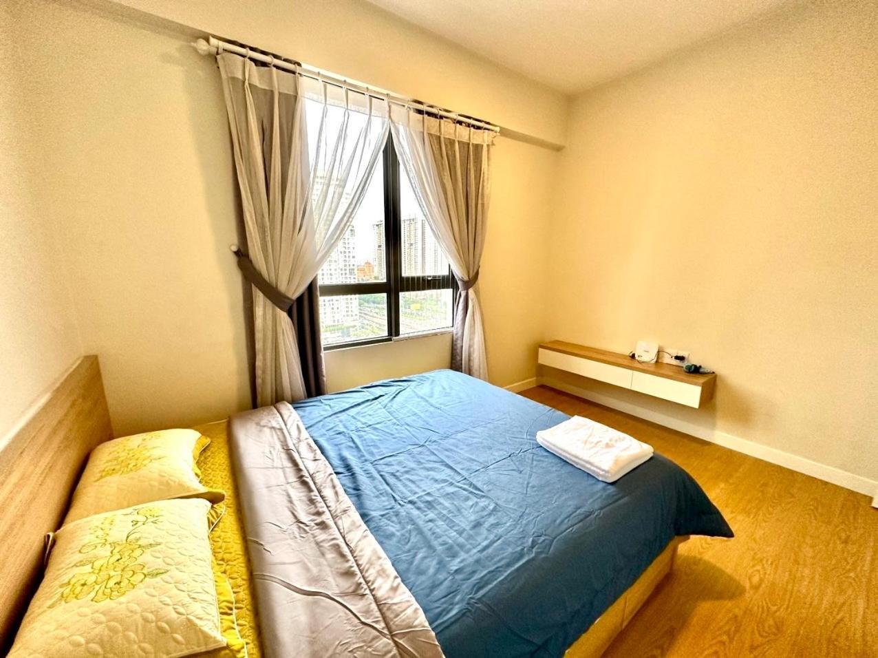Amazing View And Large Balcony - Masteri Td Apartment *
