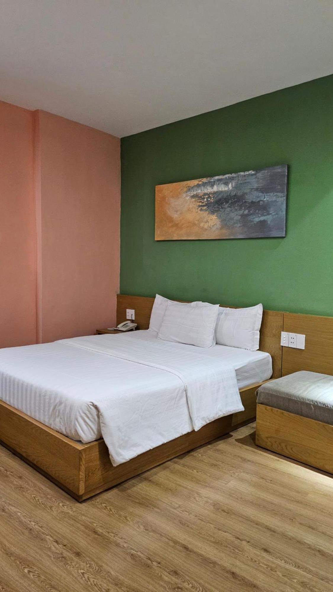 Hotel A25 - 142 Bui Thi Xuan 2*