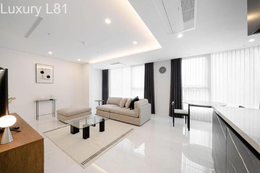 Angia Luxury Apartment Inside Landmark 81 Tower Apartment *