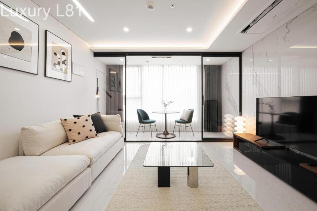 Angia Luxury Apartment Inside Landmark 81 Tower *