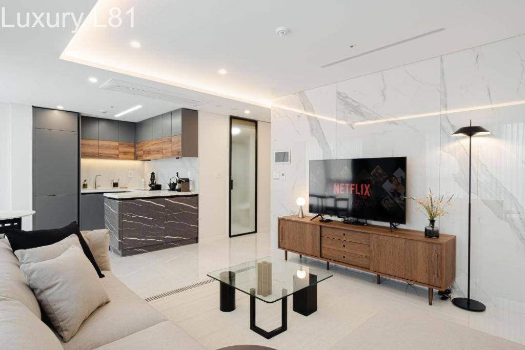 Apartment Angia Luxury Apartment Inside Landmark 81 Tower *