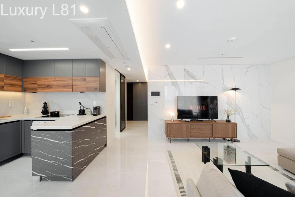 Apartment Angia Luxury Apartment Inside Landmark 81 Tower Ho Chi Minh City