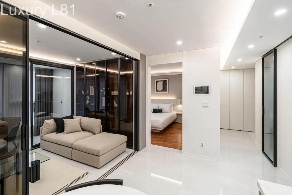 Apartment Angia Luxury Apartment Inside Landmark 81 Tower