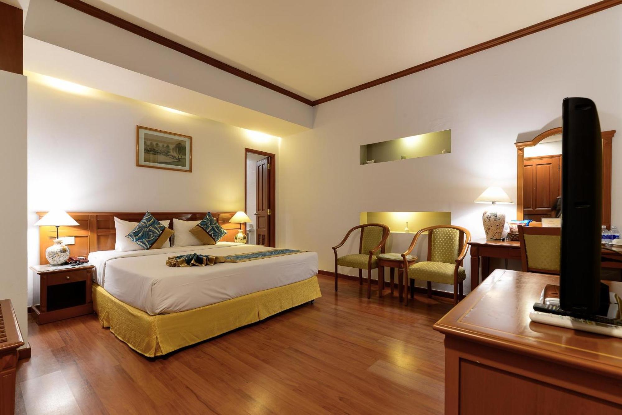 Oscar Saigon 4*