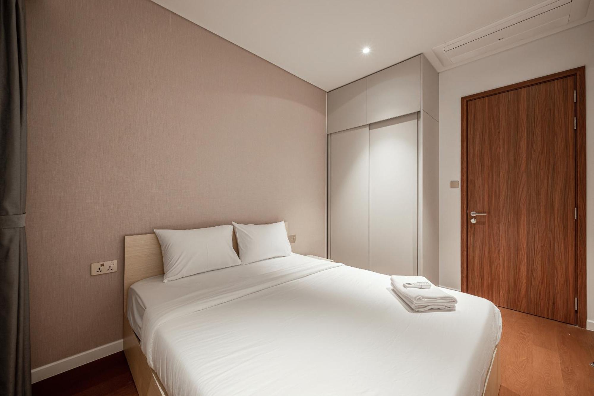 The Crest Apartment