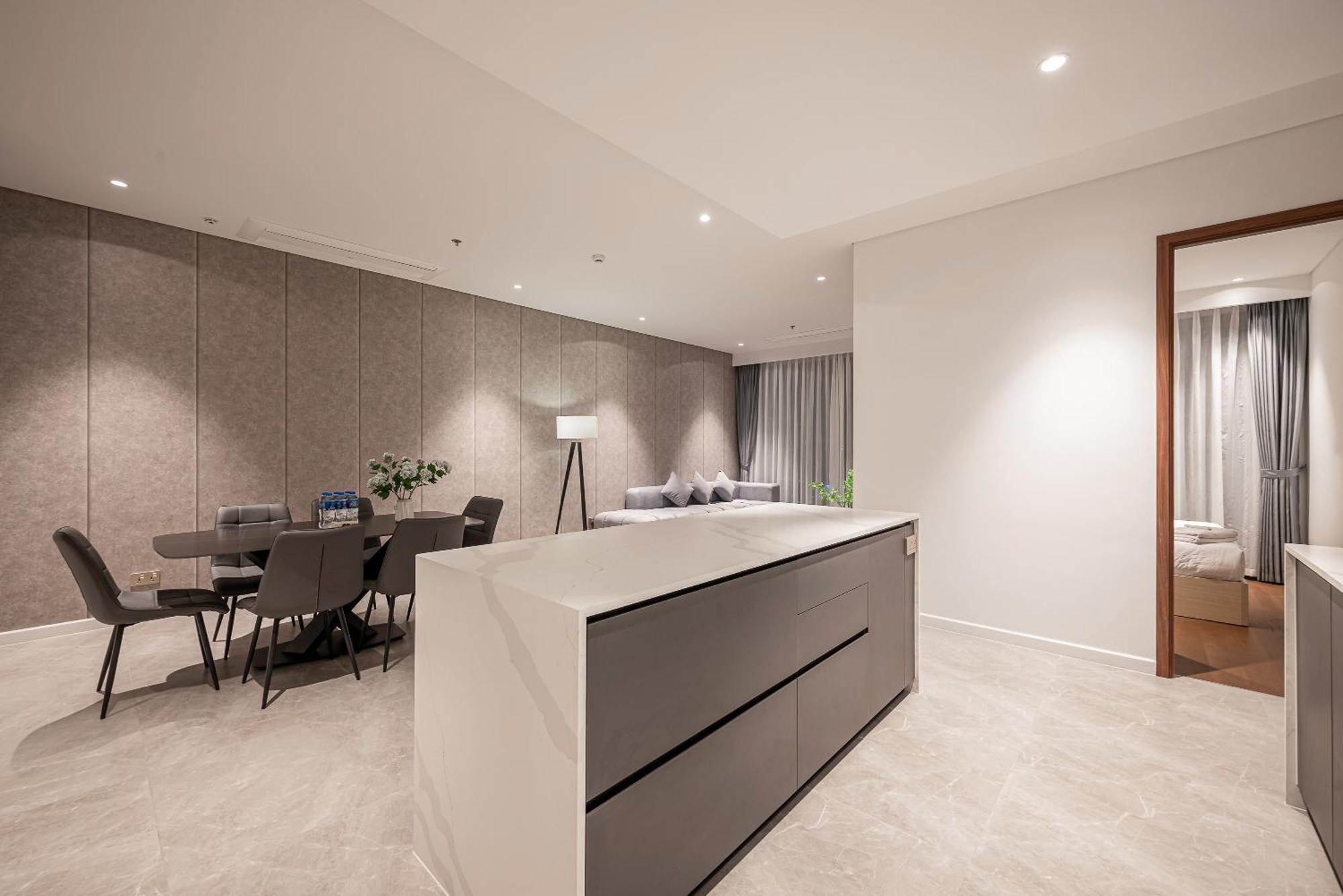 The Crest Apartment