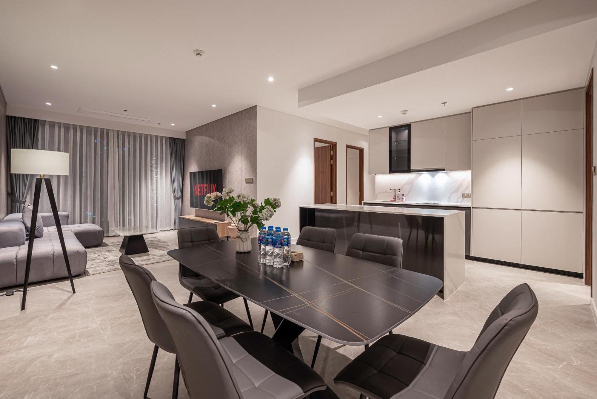 The Crest Apartment *