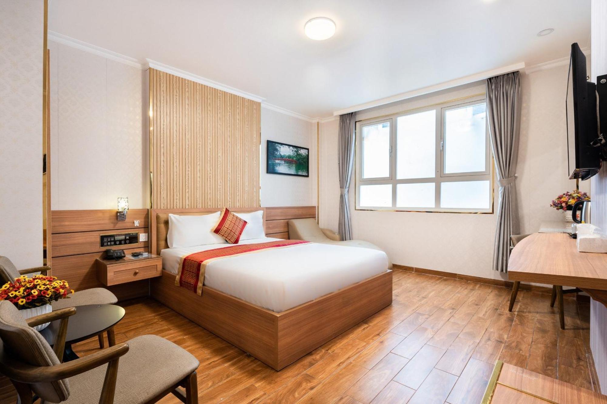 Hotel Luna Saigon - Bui Vien Walking Street 3*