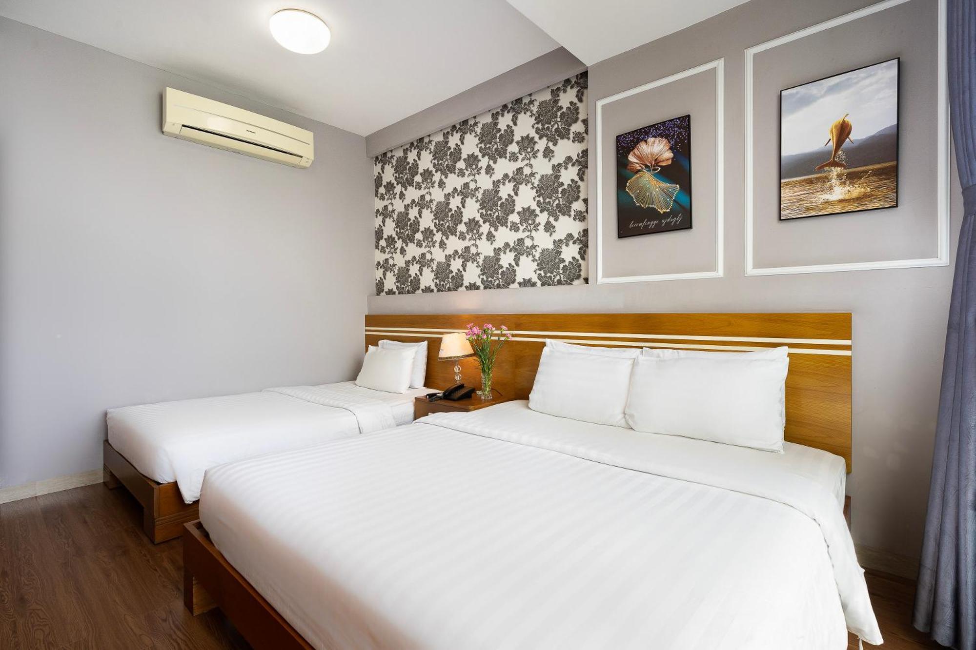 Lucky Star 266 De Tham Hotel