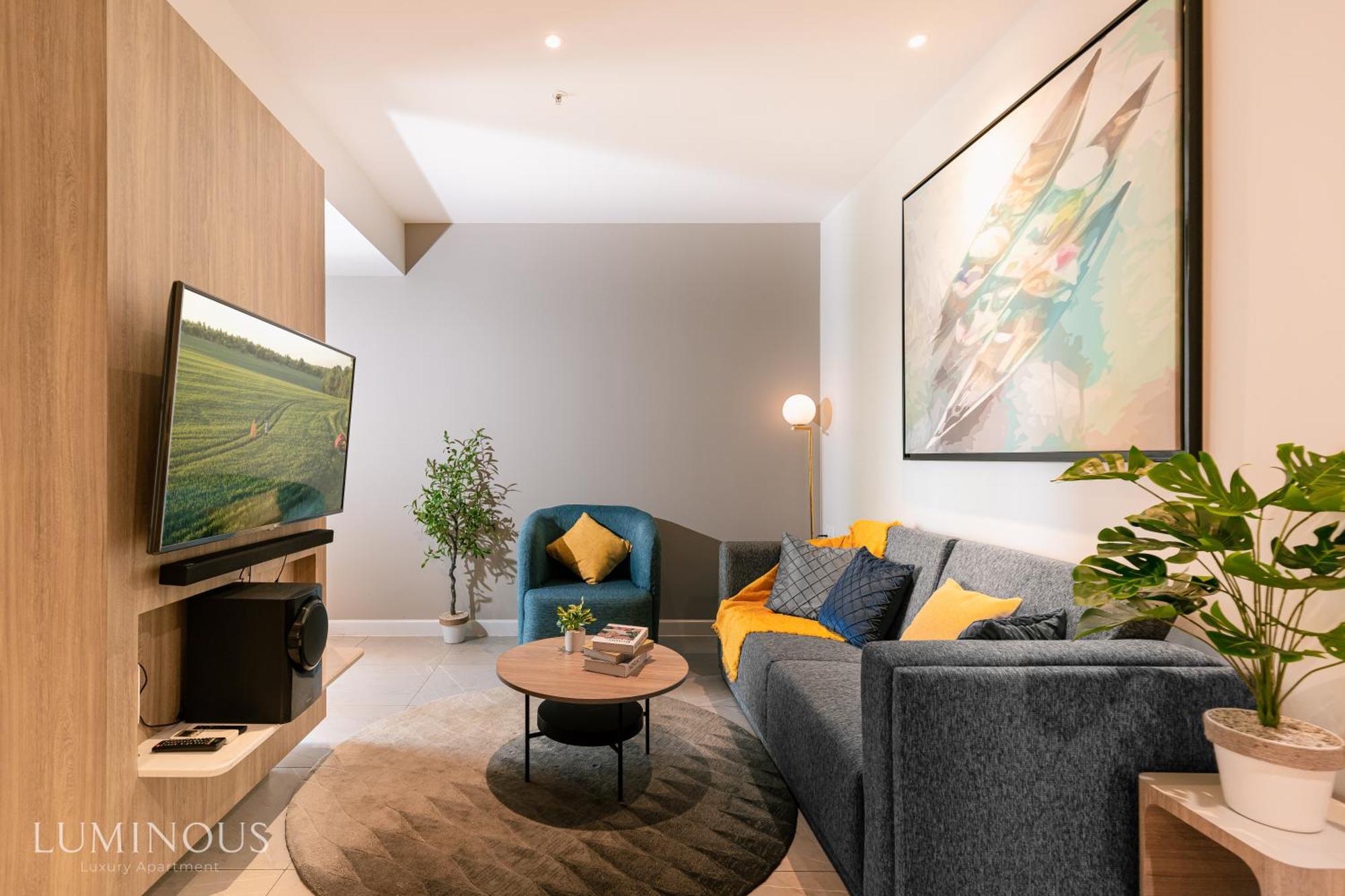 Luxury 2 Or 3br In Dist 1 N Pool, Gym, Airport Pickup Ho Chi Minh City