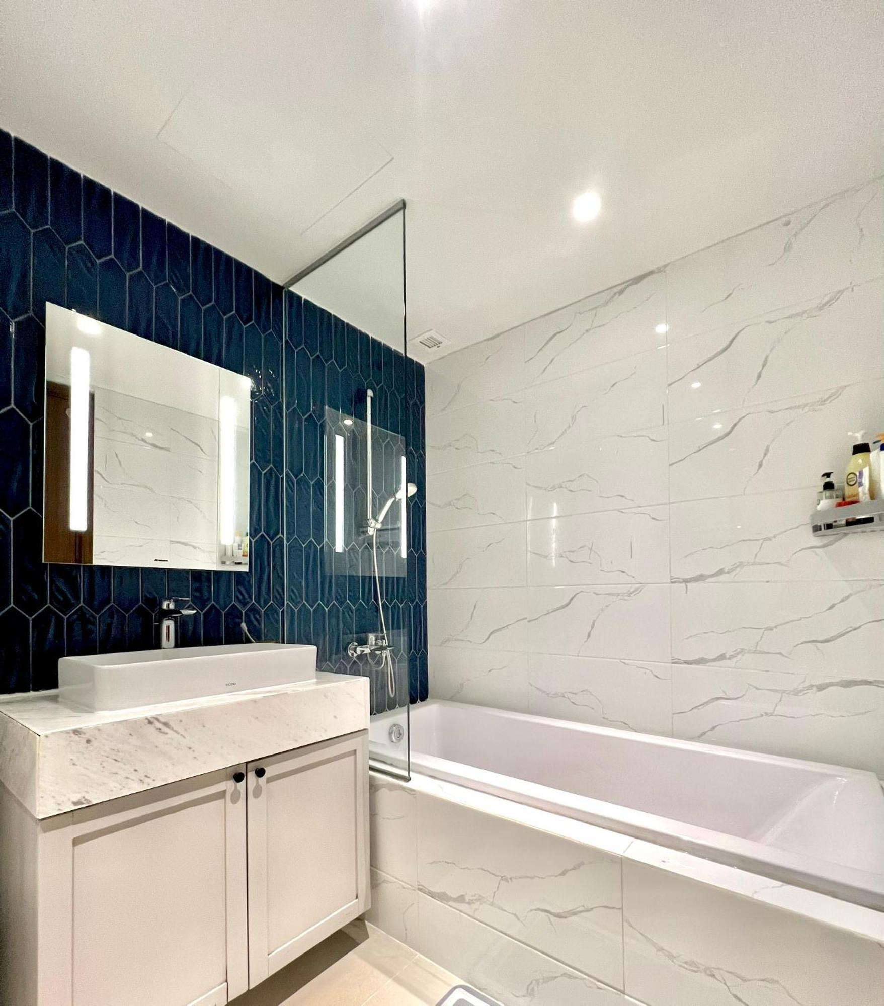 Blue Harbour - Saigon Royal Fully - Furnished Apt In Dist 4, 2 Bedrooms * TP. Hồ Chí Minh