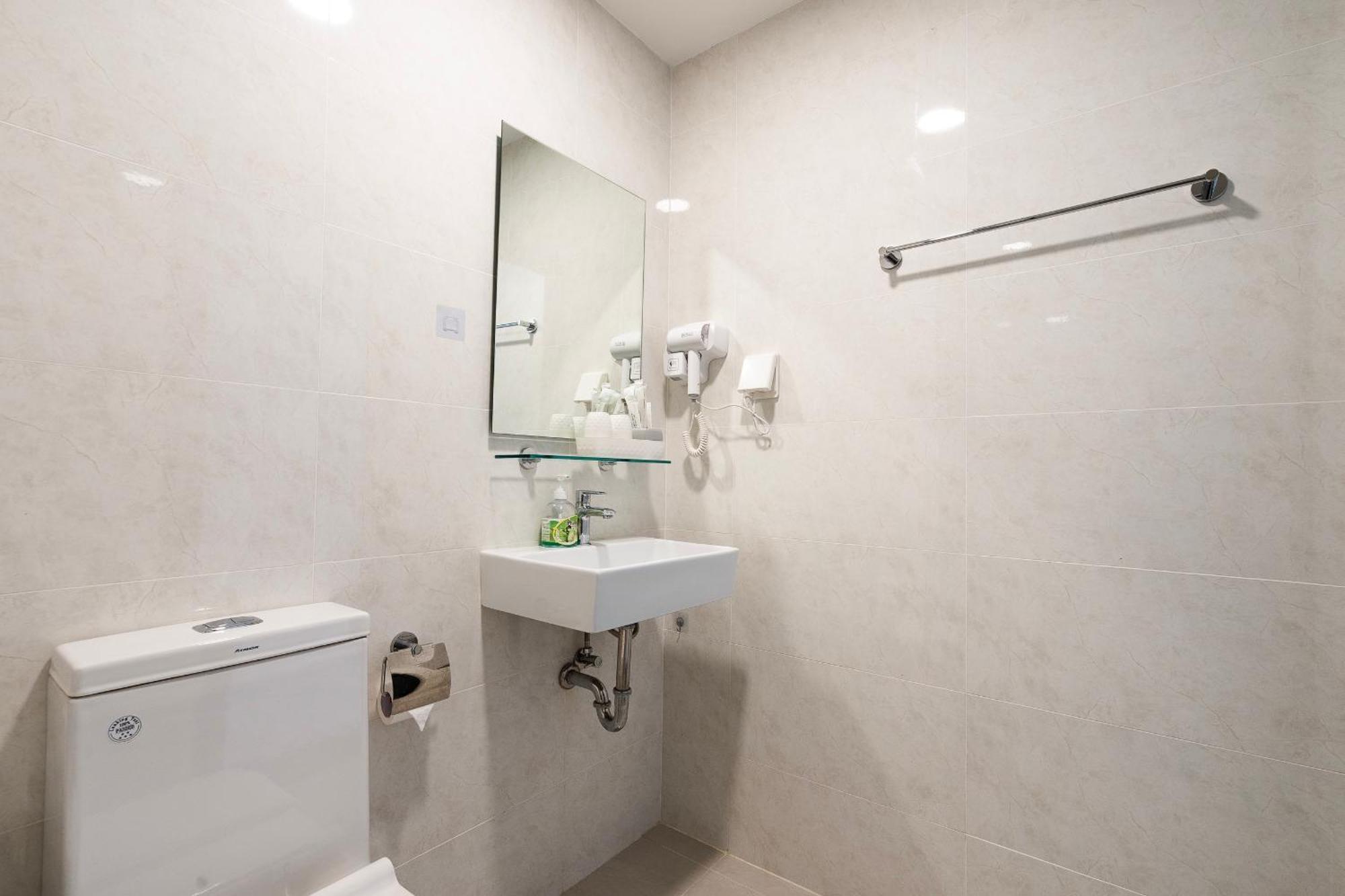 Unstay-089 At Soho D1 Saigon Apartment *