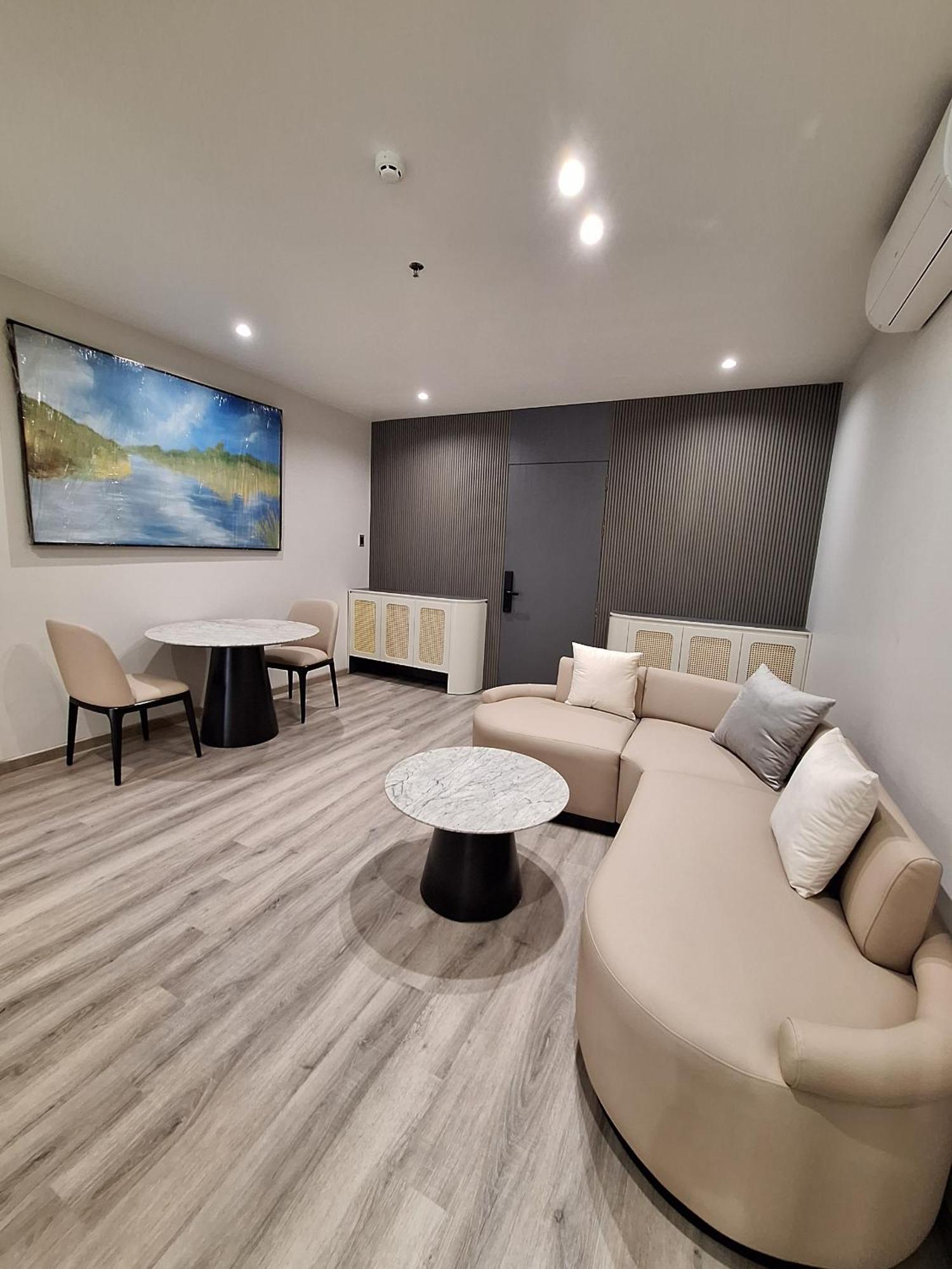 Mcgallery Art - Lucky Suite's & * Ho Chi Minh City