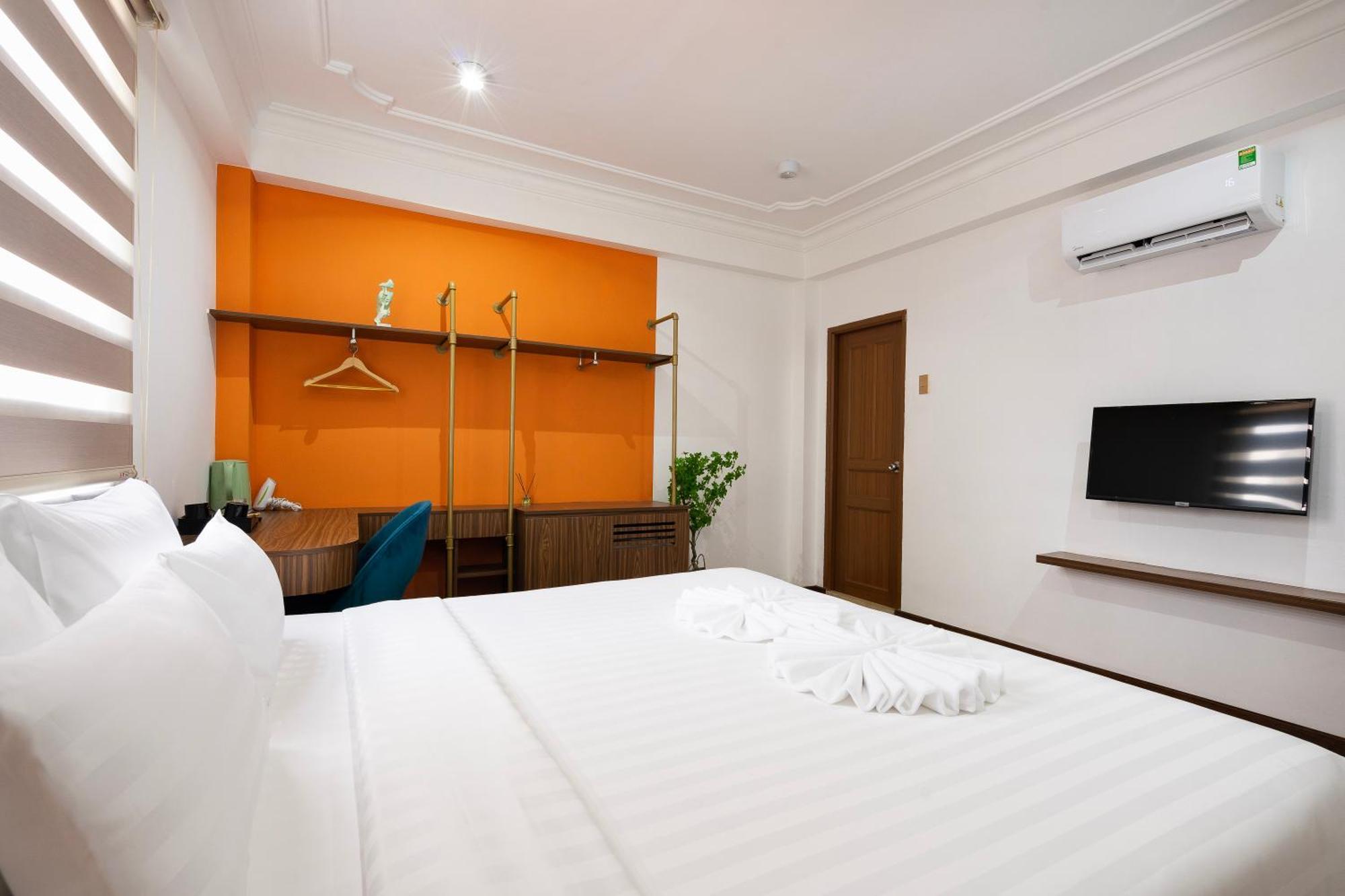 Hotel Tago &