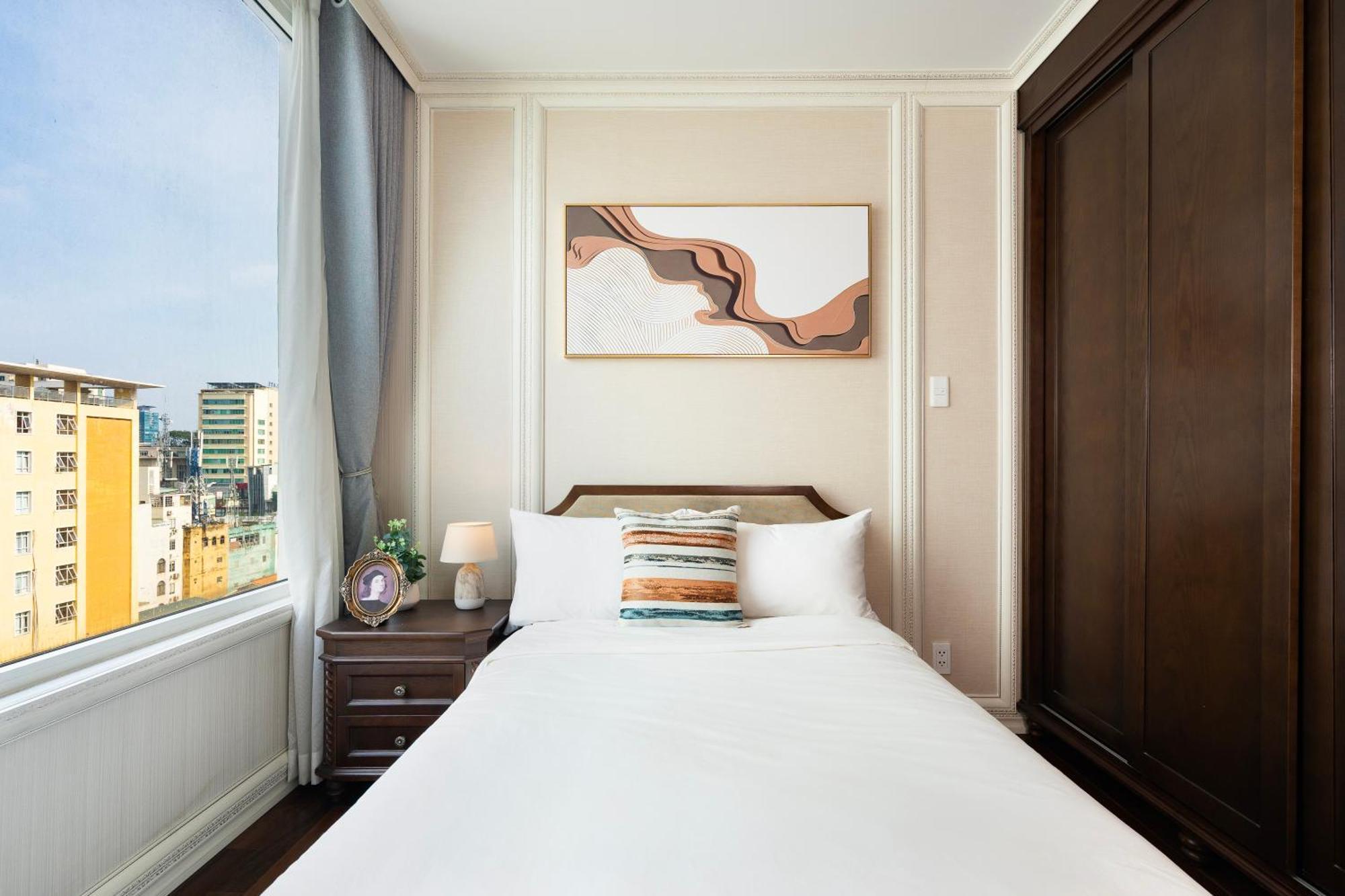 Comfy Luxury 3br Near Ben Thanh Market Apartment