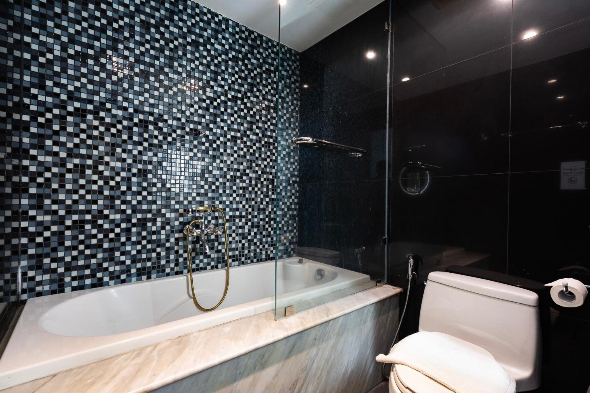 Comfy Luxury 3br Near Ben Thanh Market Apartment