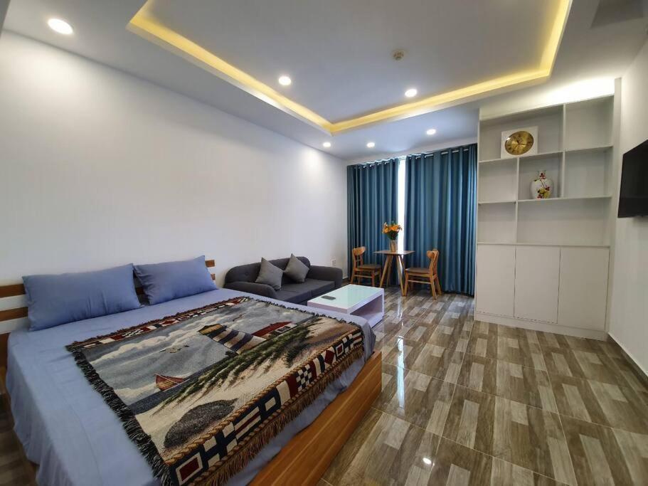 Ho Cao Cap Gan San Bay Ho Chi Minh City