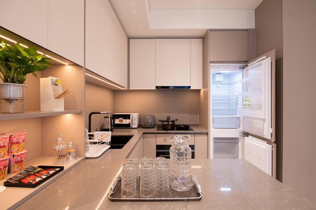 Opera 2pn Metropole Quan 2 View Song Pool Gym Apartment