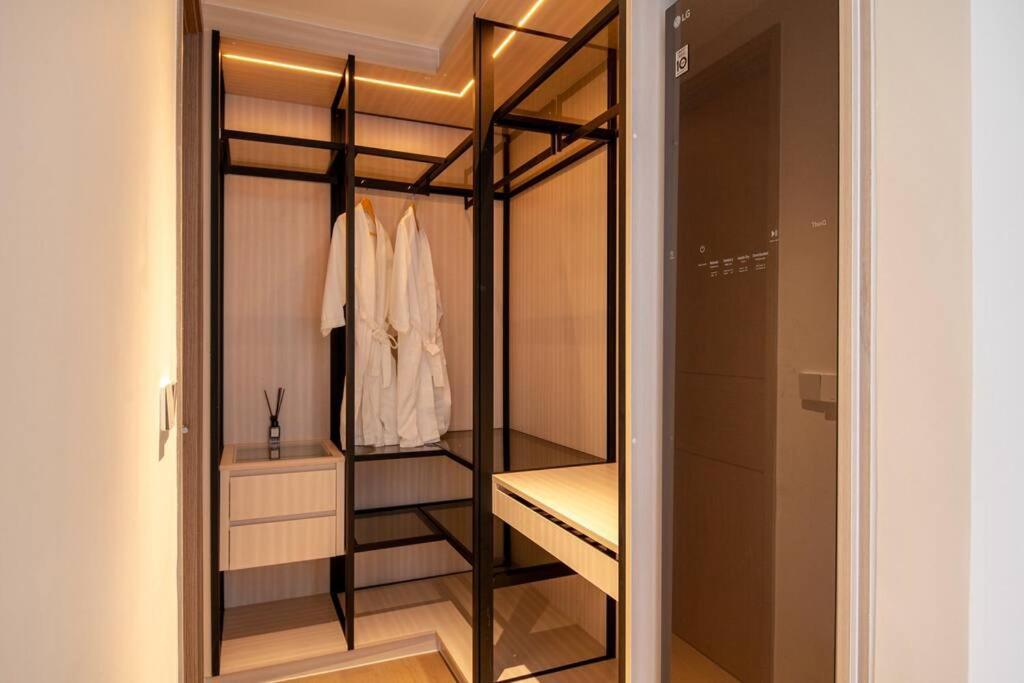 Opera 2pn Metropole Quan 2 View Song Pool Gym Ho Chi Minh City