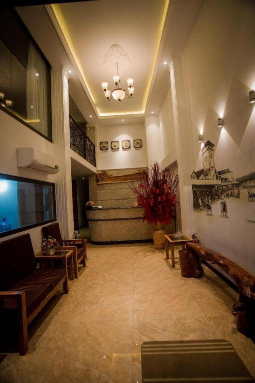 Laverne Hotel *