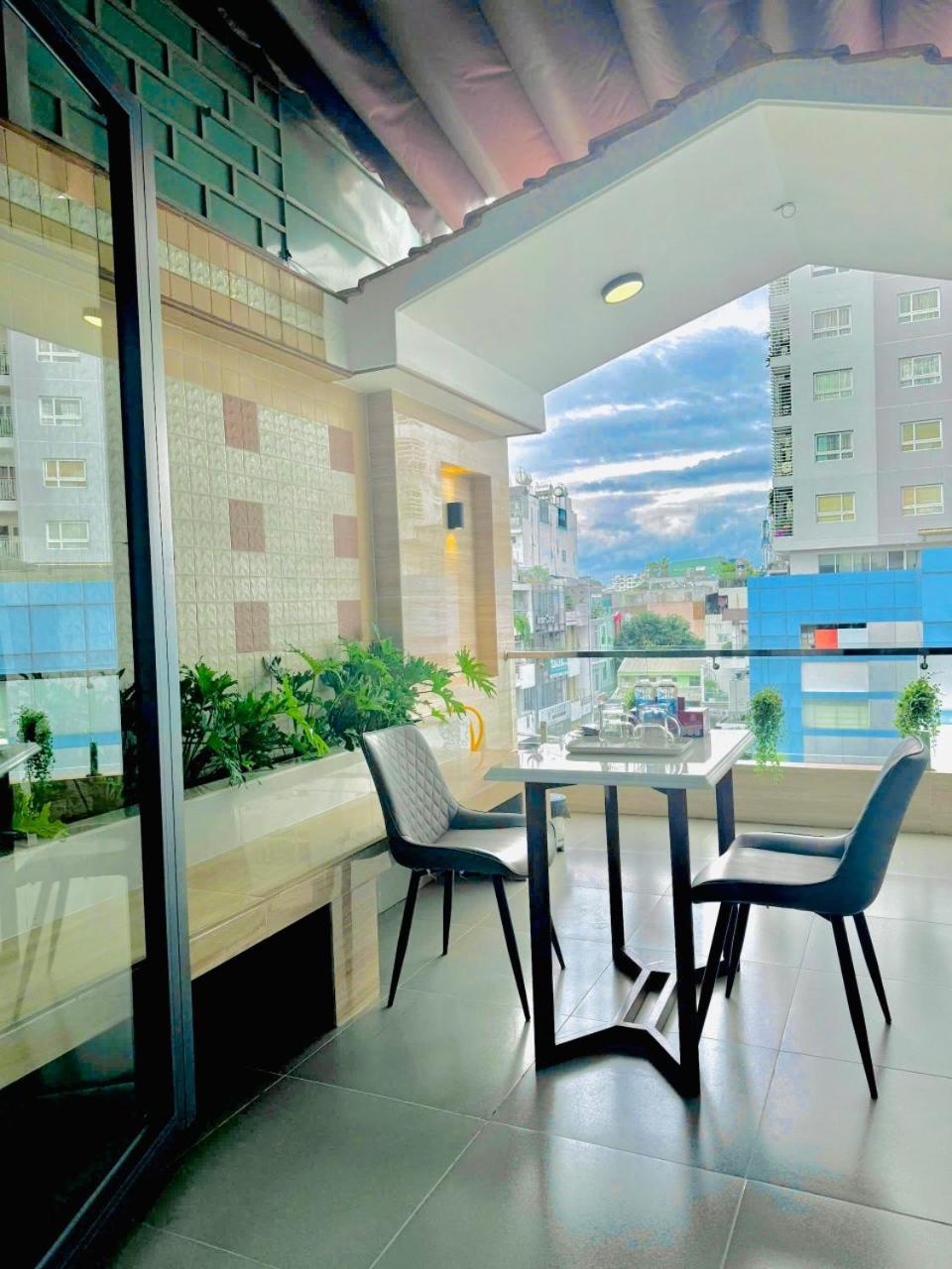 Cozy With Balcony 10mins To Airport Maihouse