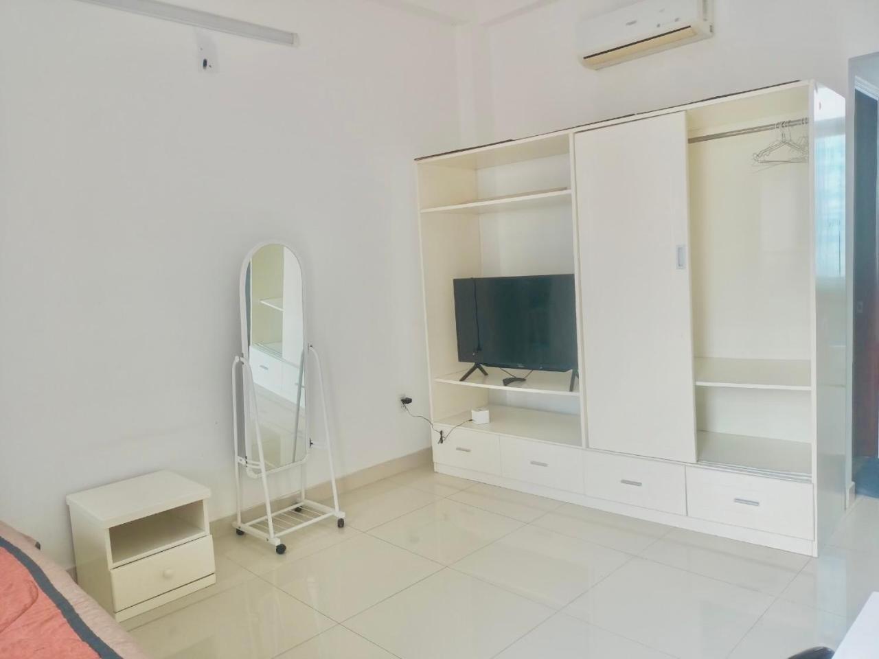 Lalahouse Riverside Hotel 3*