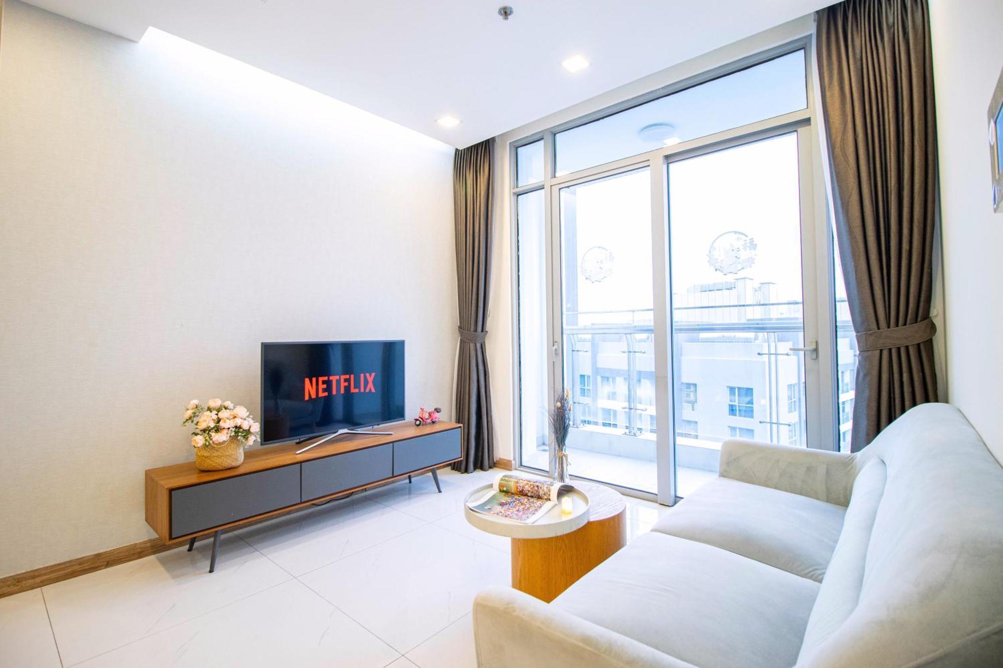 Chalton - Landmark 81 Area, Ice Rink & Grand Park *