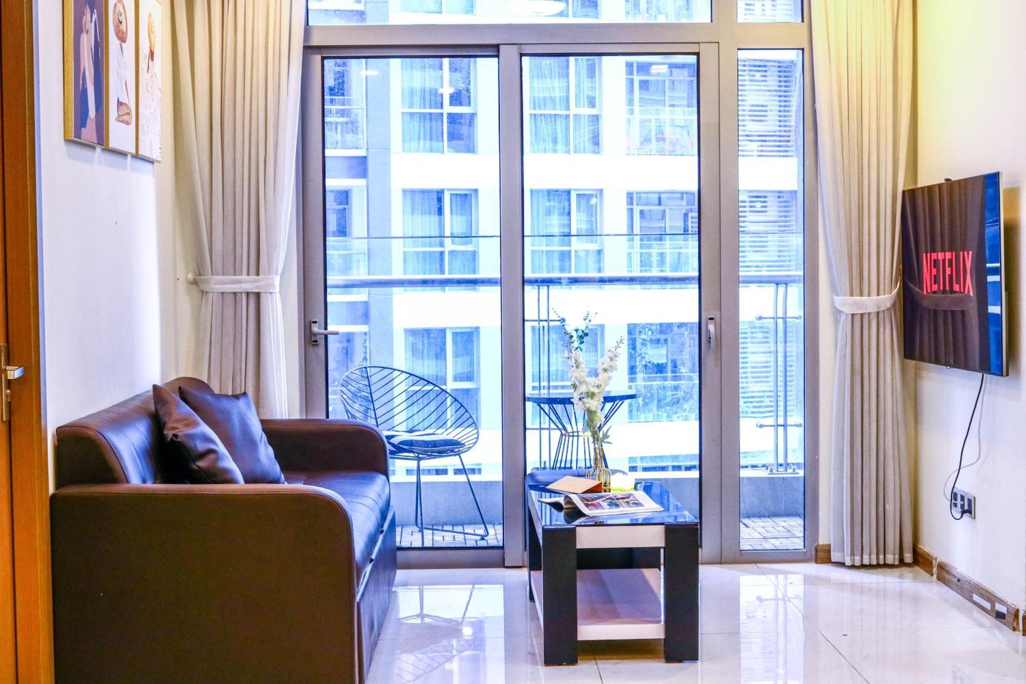 Chalton - Landmark 81 Area, Ice Rink & Grand Park *