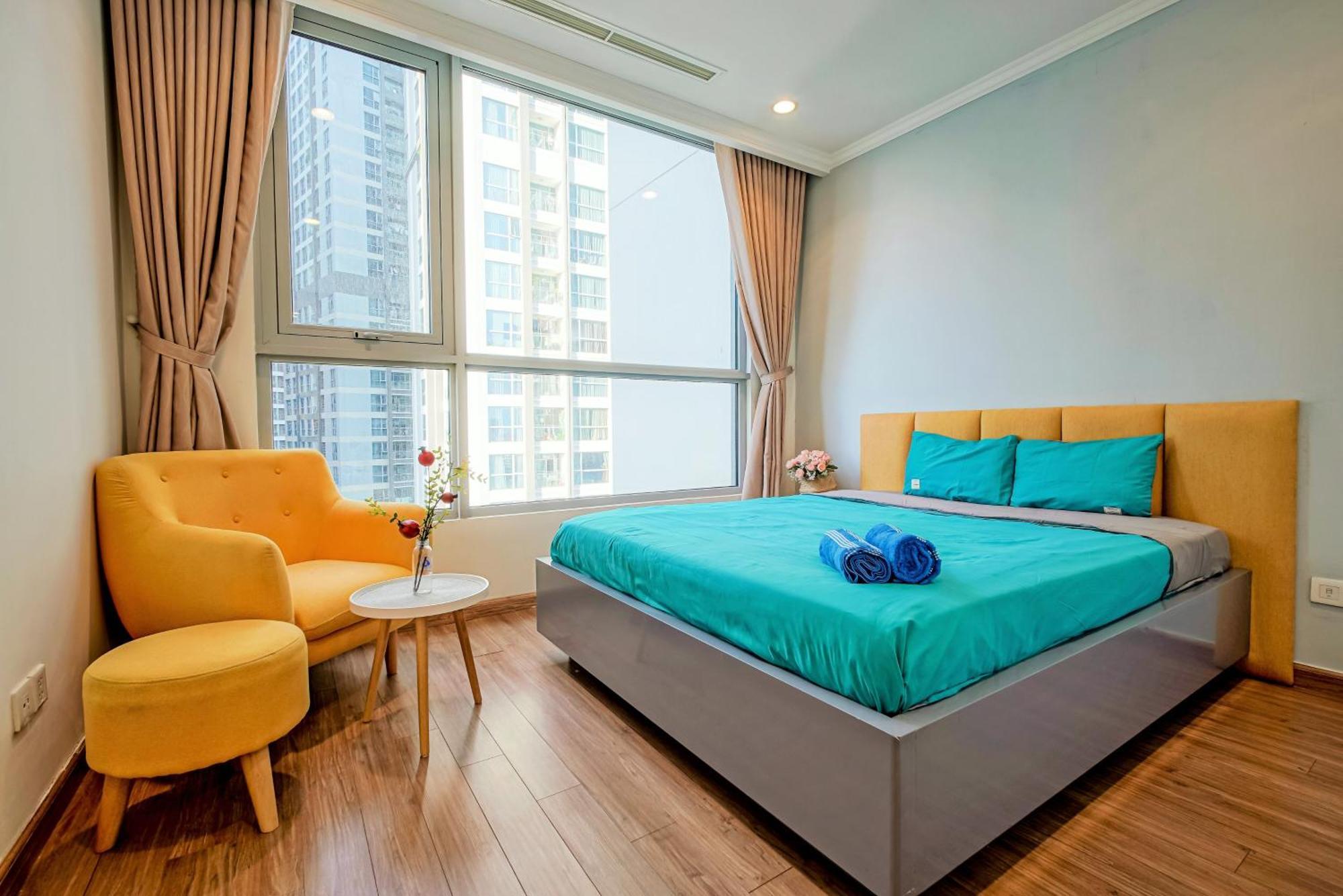 Chalton - Landmark 81 Area, Ice Rink & Grand Park
