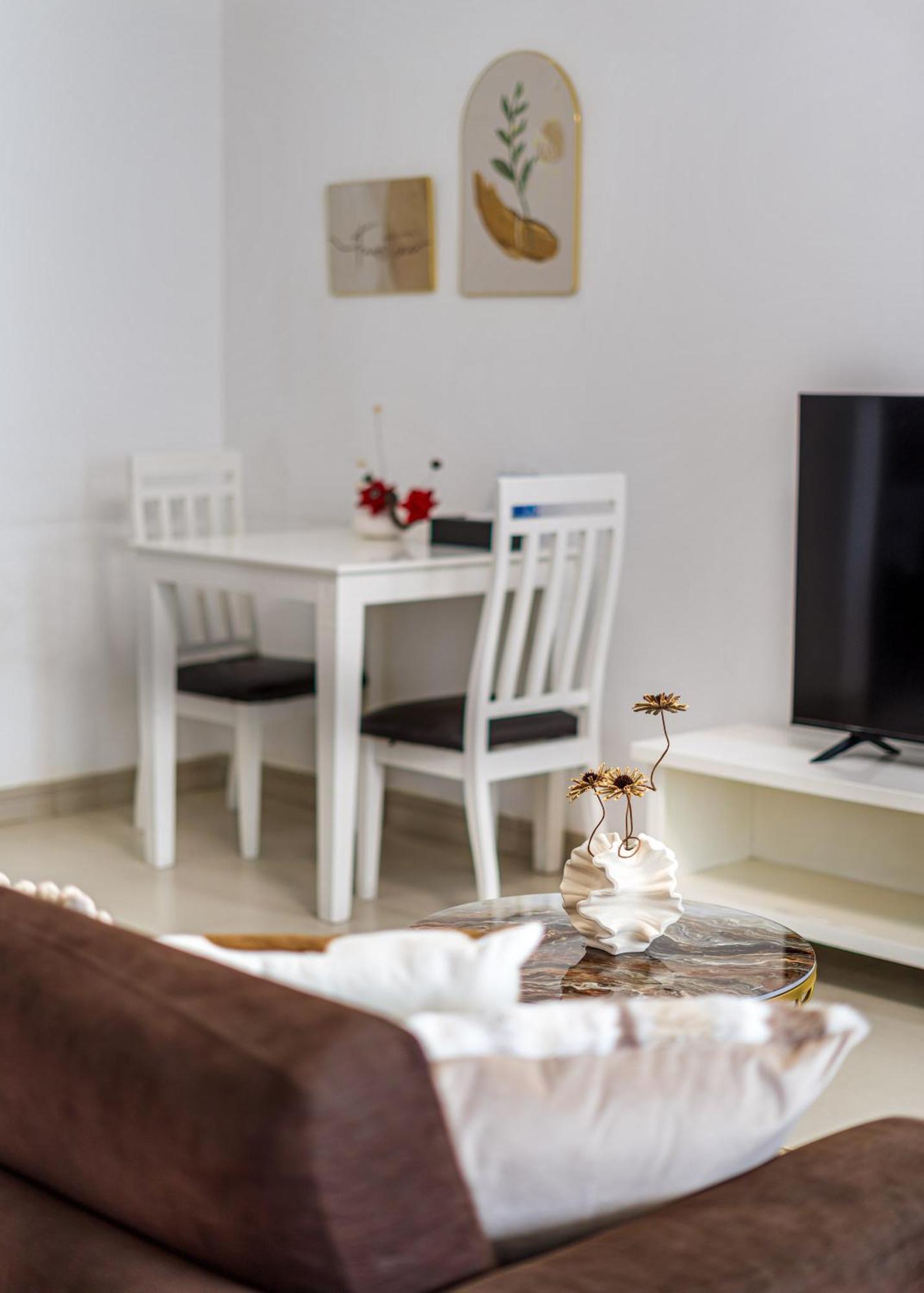 Apartment Otis - Balcony View - Steps From Bui Vien - International Plaza Building - District 1