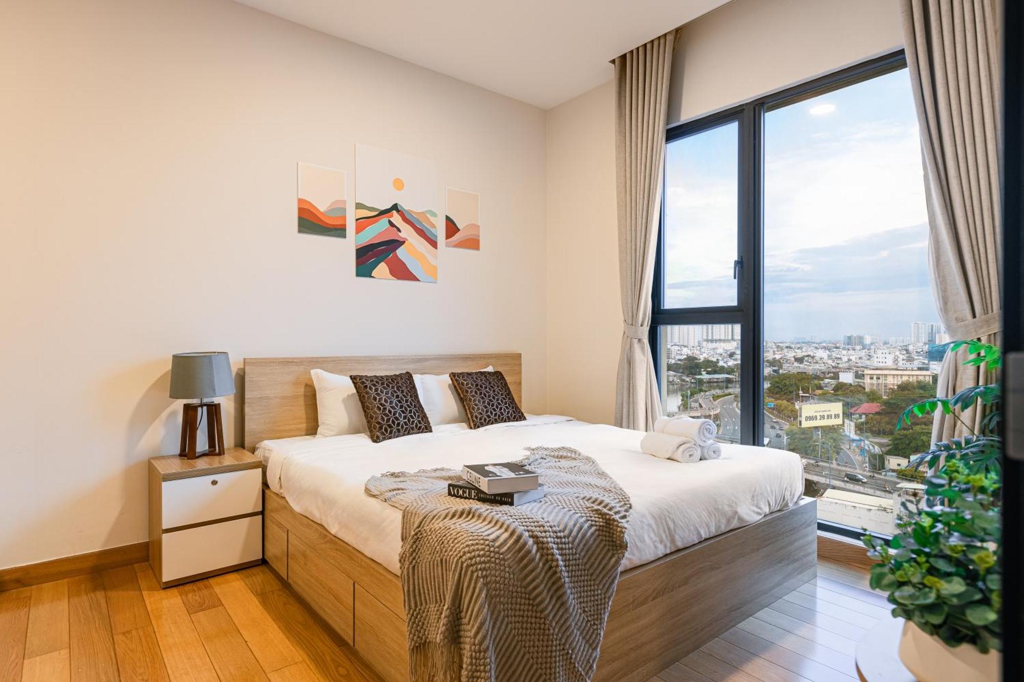 Exclusive 2-3 Bedroom In District 1 Free Pool Gym Sauna Apartment *