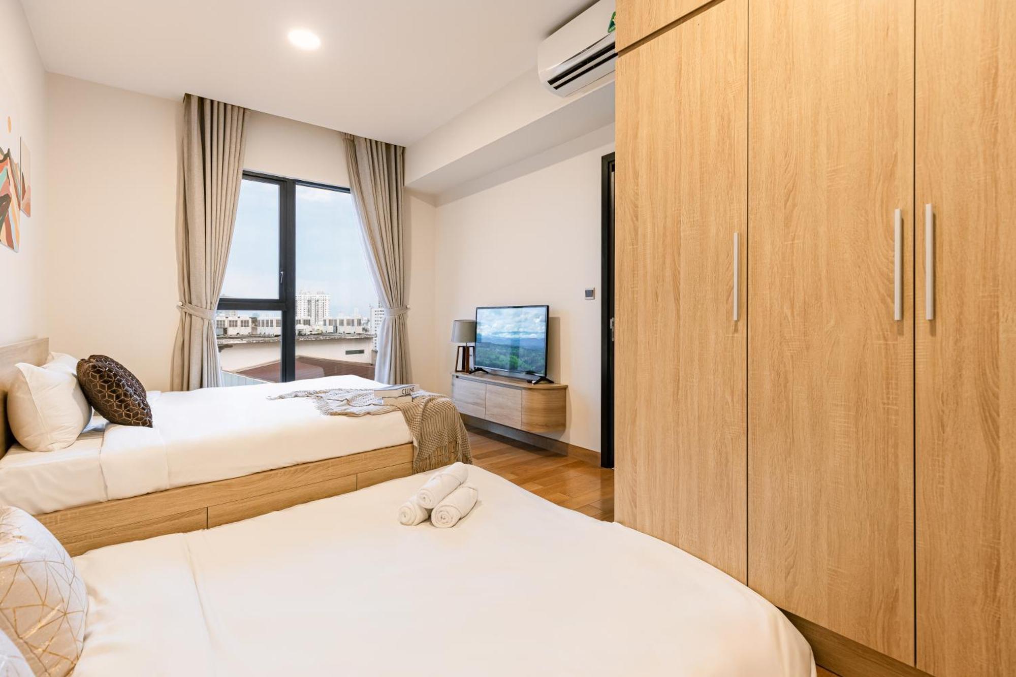 Exclusive 2-3 Bedroom In District 1 Free Pool Gym Sauna Apartment *