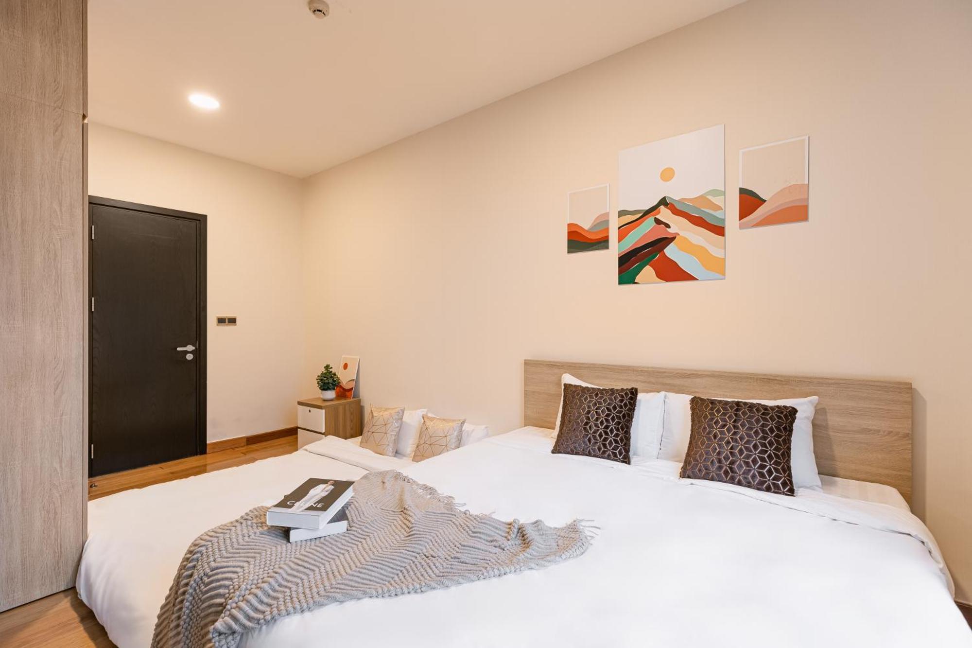 Exclusive 2-3 Bedroom In District 1 Free Pool Gym Sauna *