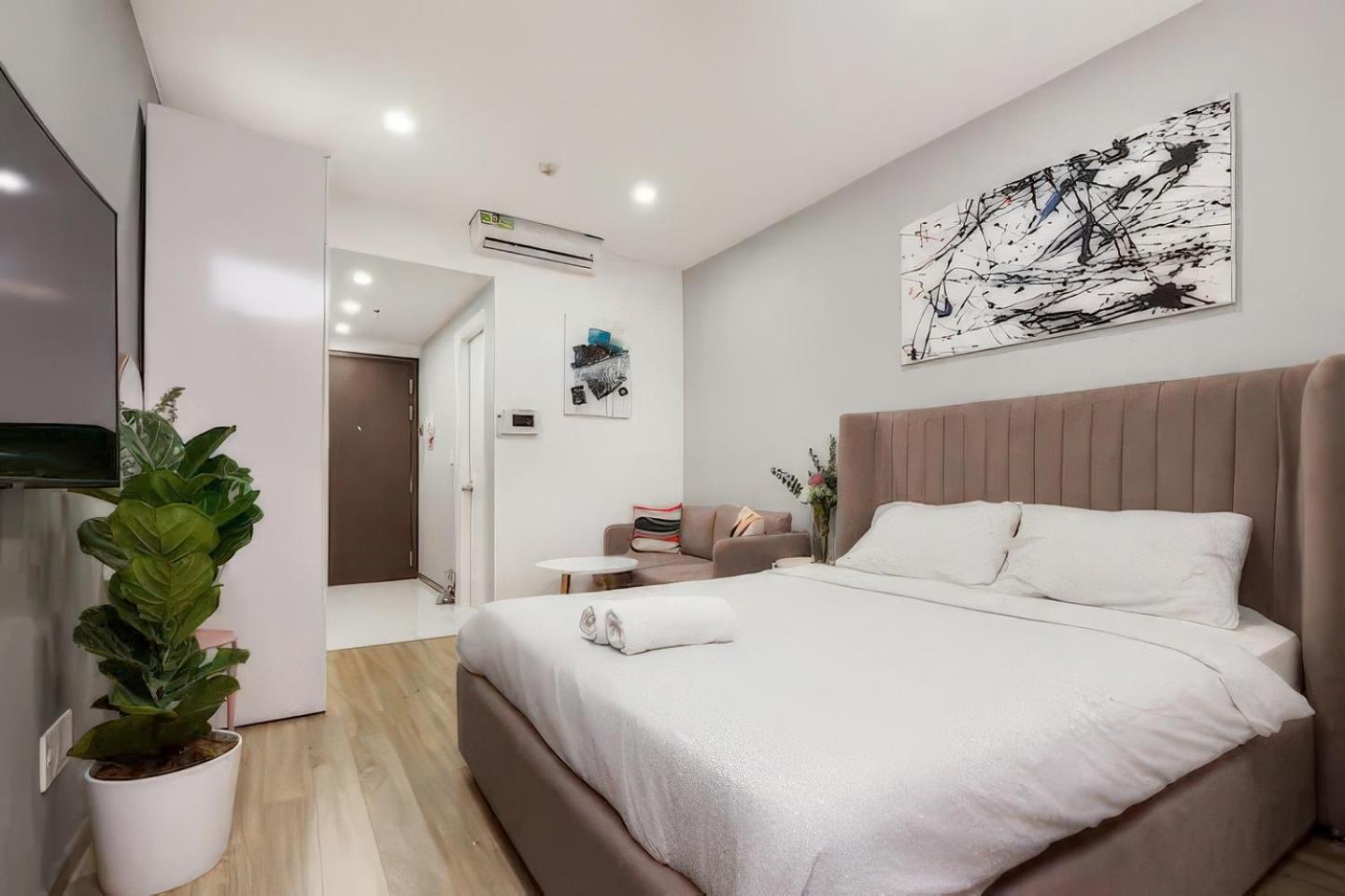 The Rivergate & Saigon 4*