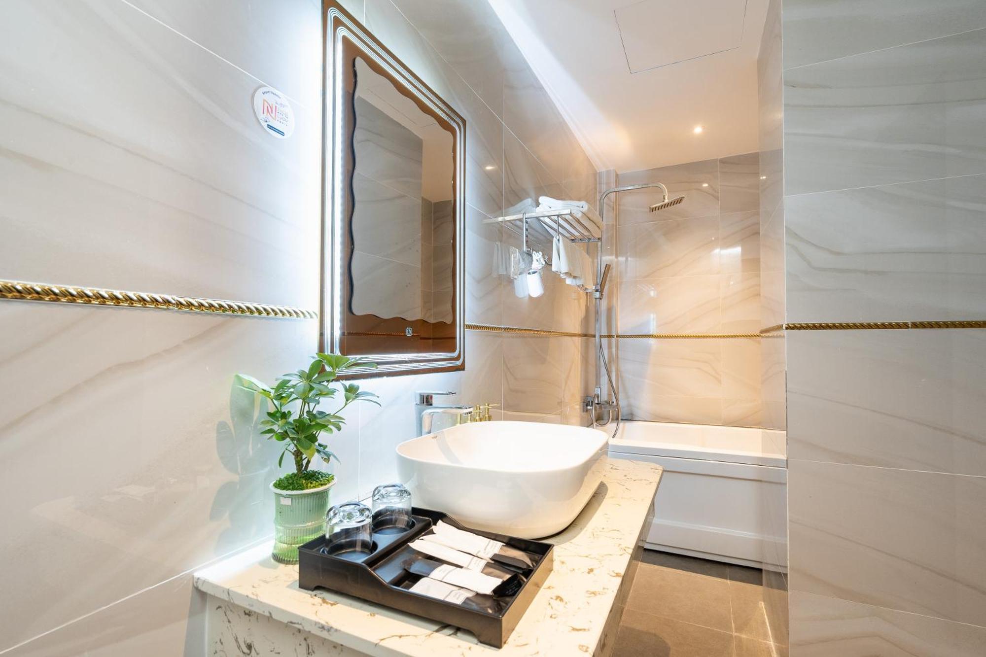 Nicecy Saigon Hotel