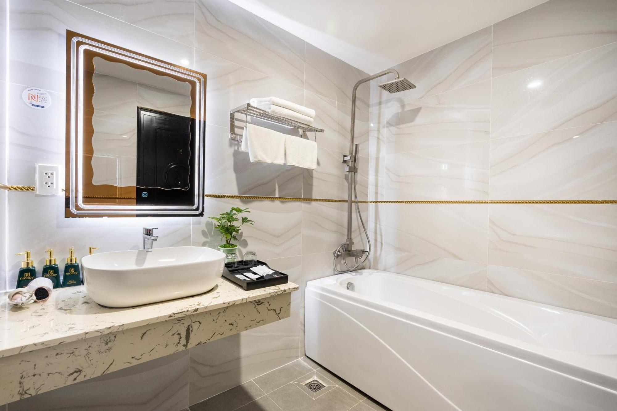 Nicecy Saigon 3*