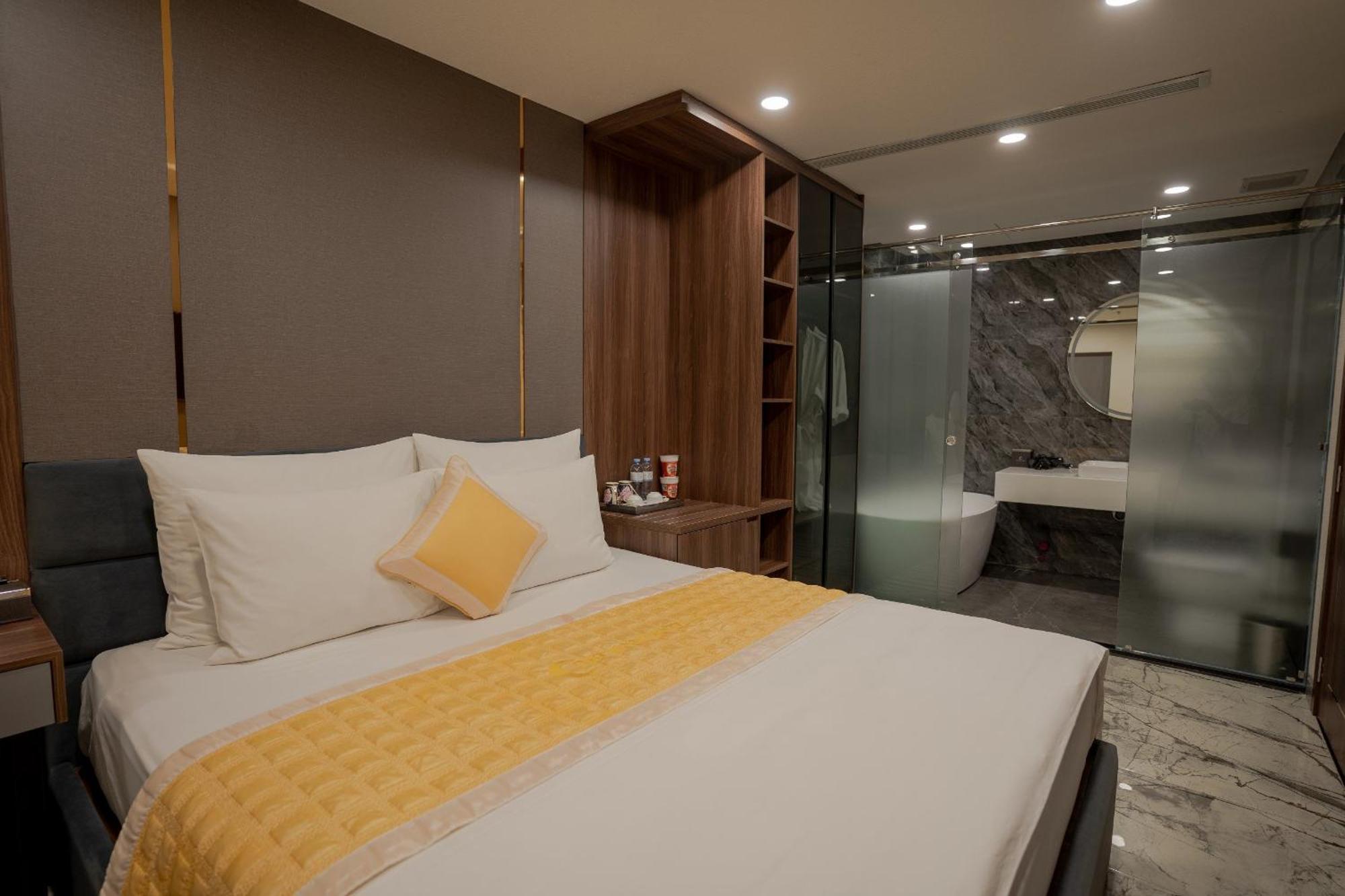 Hotel The Moon