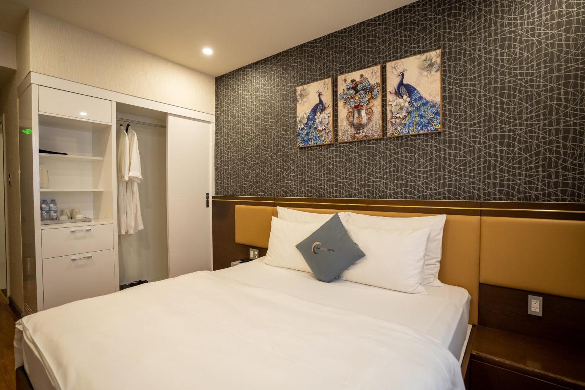 Hotel The Moon 2*