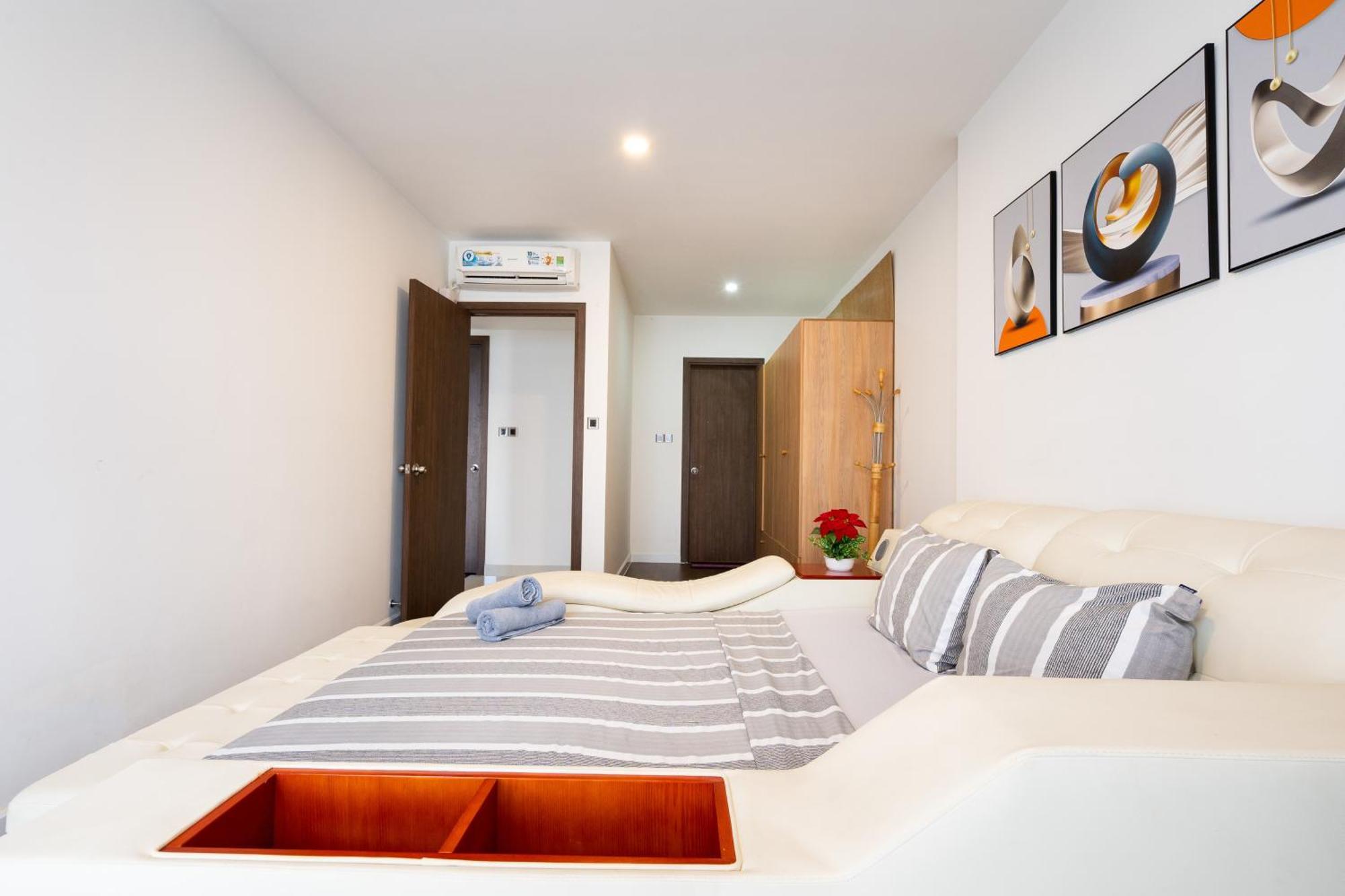 Saigon Royal D4 - 2br Skyline Serenity On 25 Floor - Hana Apartment