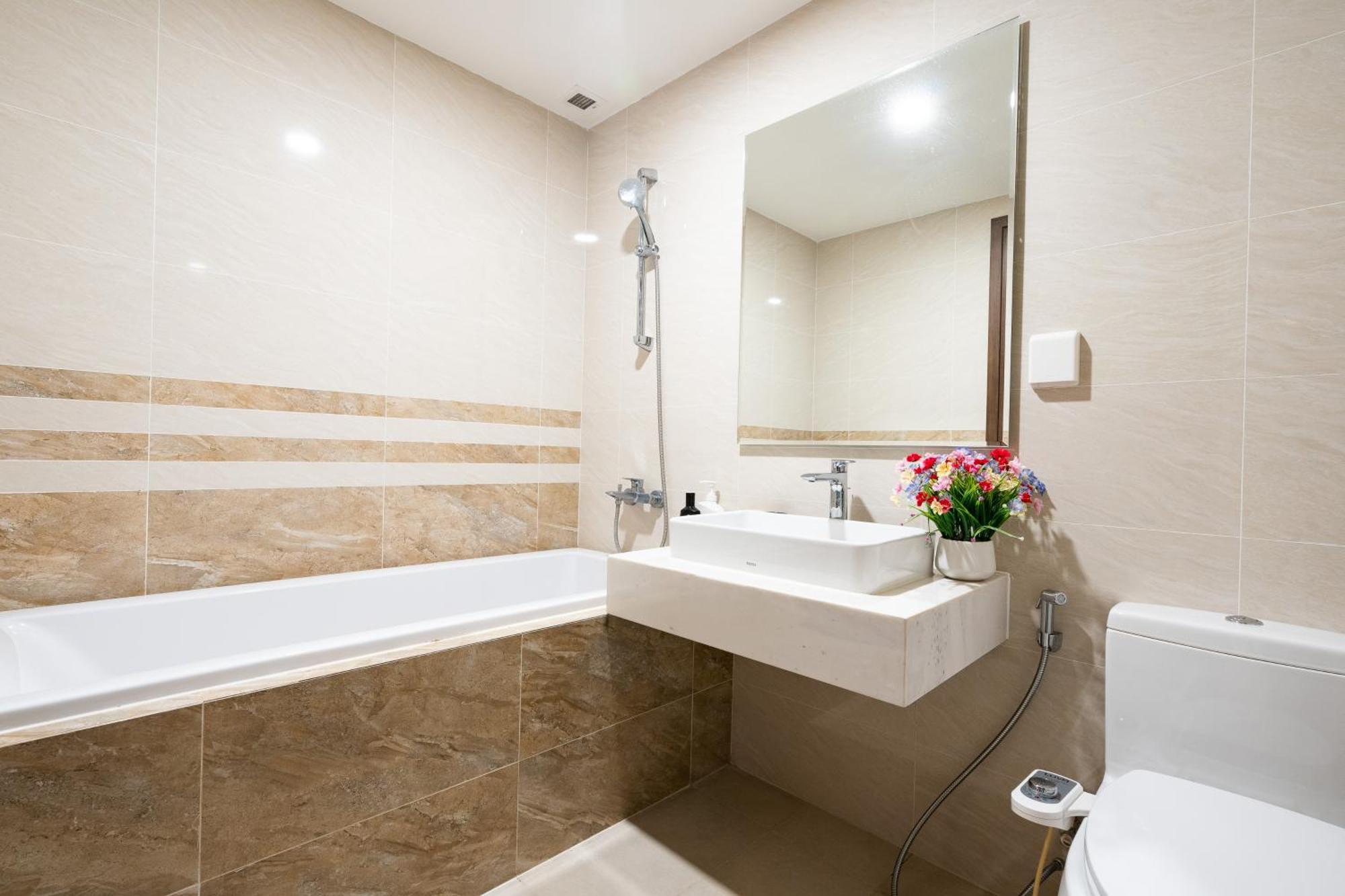 Saigon Royal D4 - 2br Skyline Serenity On 25 Floor - Hana *